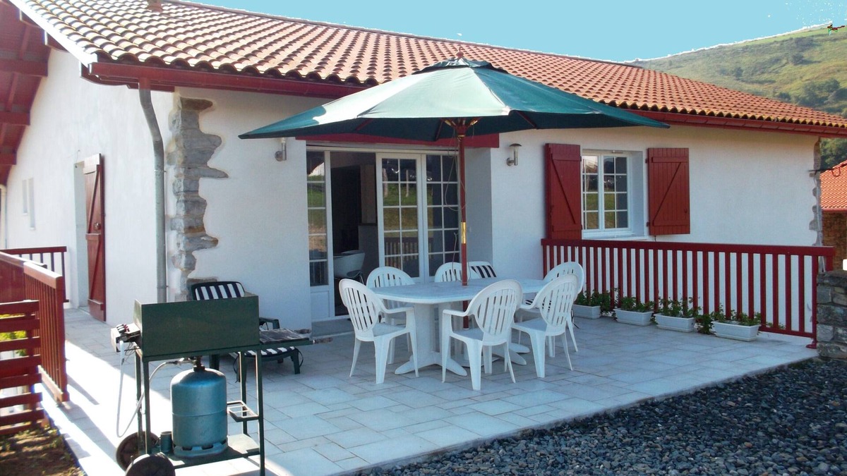 Lantabat House | Independent 3 * gîte in the Basque Country between sea and mountains
