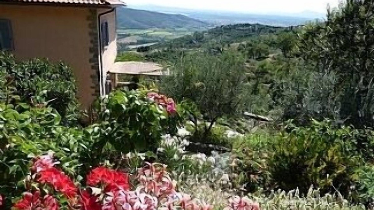 Cortona Apartment | Independent Accommodation in Villa with Private Pool and uninterrupted views