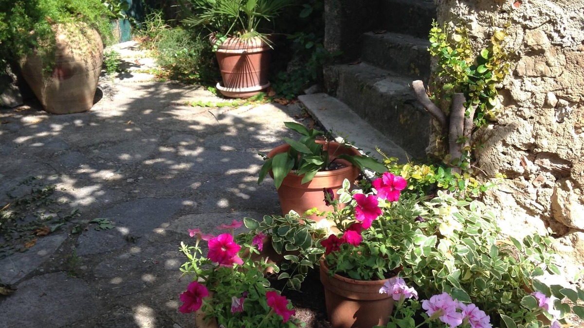 Montpeyroux Apartment | Independent apartment in a village house.
