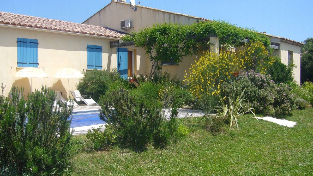 Argilliers Apartment | Independent apartment in a villa Uzès Pont du Gard