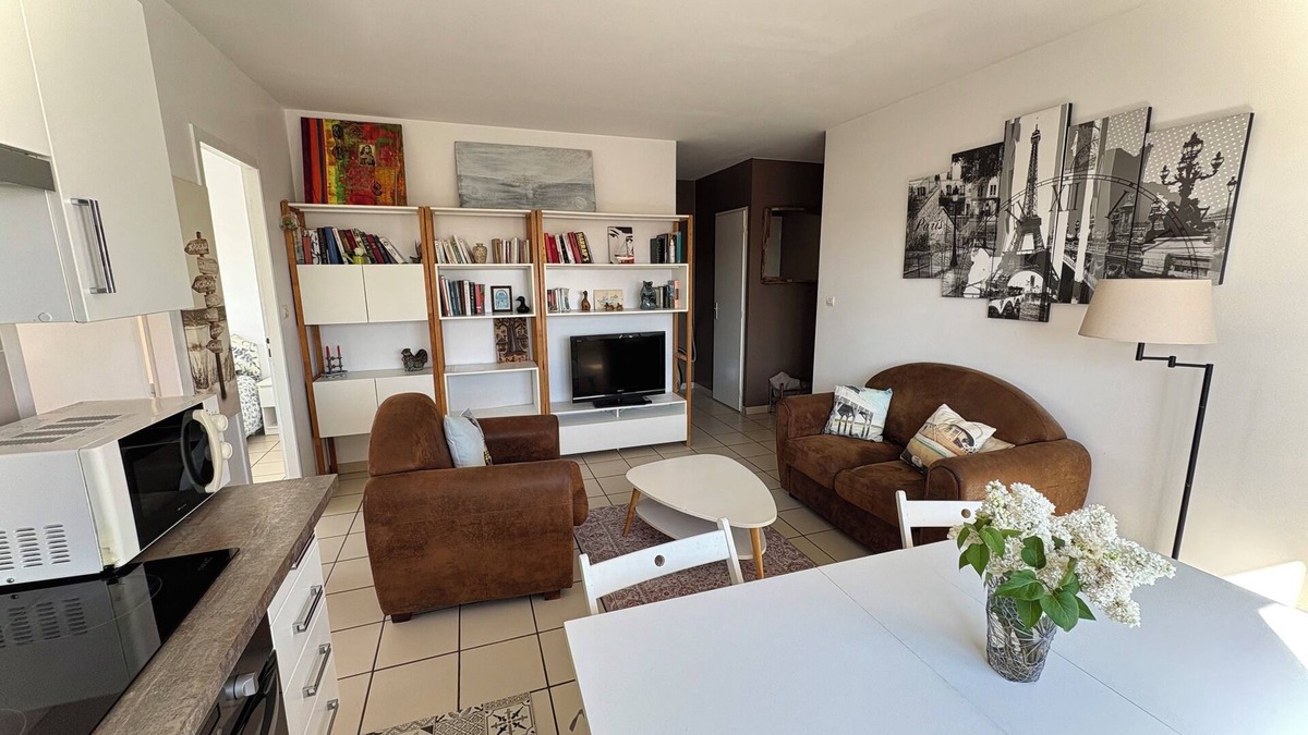 Merignac Apartment | Independent apartment 5 mins from the airport- 2 bedrooms- bathroom-kitchen