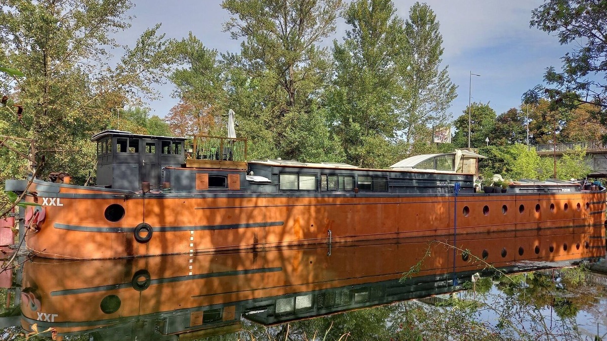 Nouvelle Ville Boat Rental | Independent apartment on barge with terrace near the city center