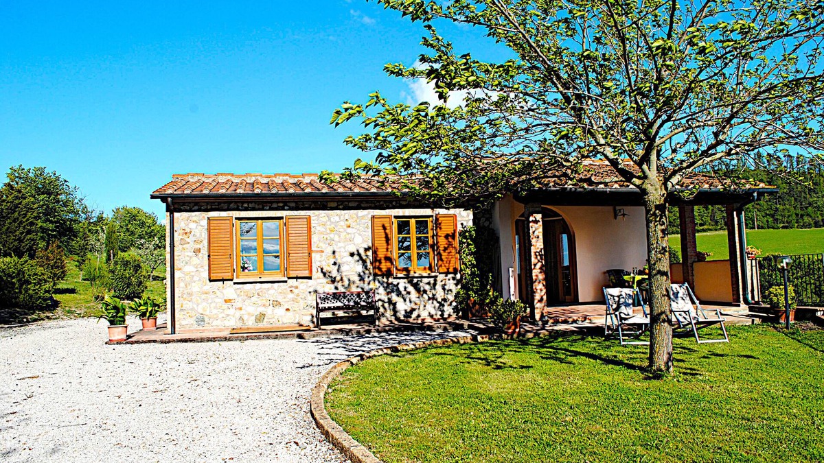 Volterra House | INDEPENDENT BARN ON THE TUSCAN HILLS OF VOLTERRA WITH PRIVATE GARDEN