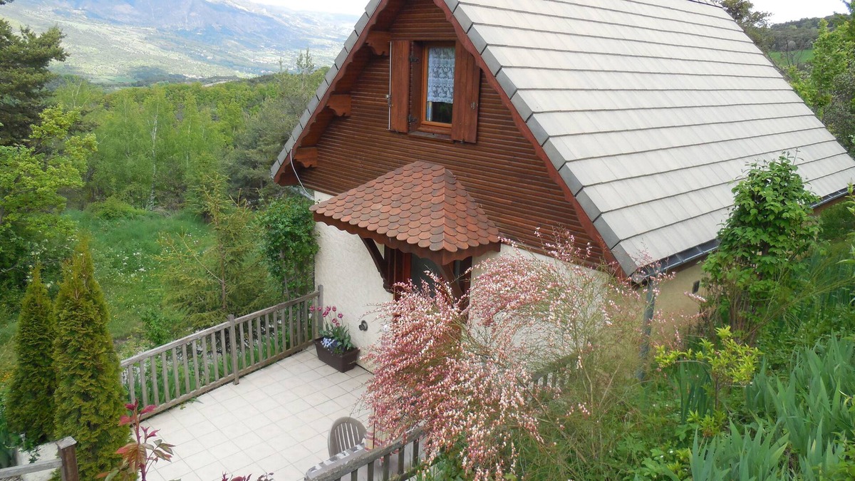 La Batie-Vieille Ski Chalet | Independent chalet surrounded by nature