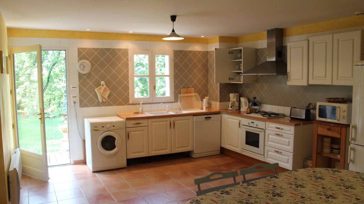 Serignac House | Independent cottage in park with large pool