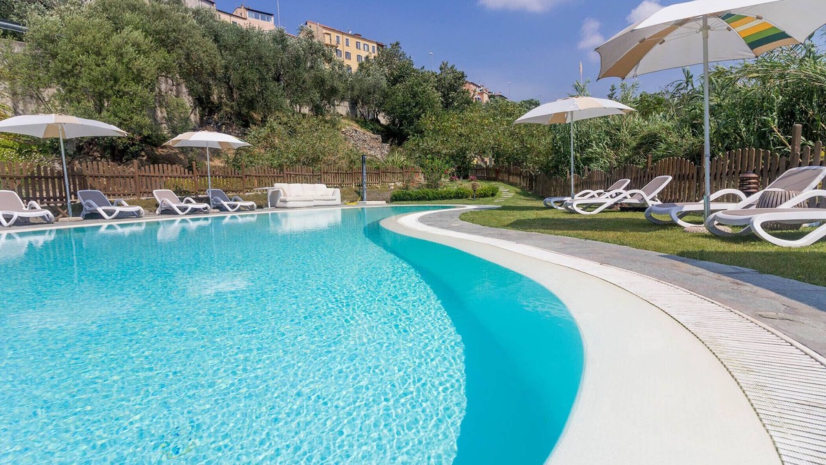 Costa dʼOneglia Apartment | Independent family apartment for 4/6 people with private garden and swimmingpool