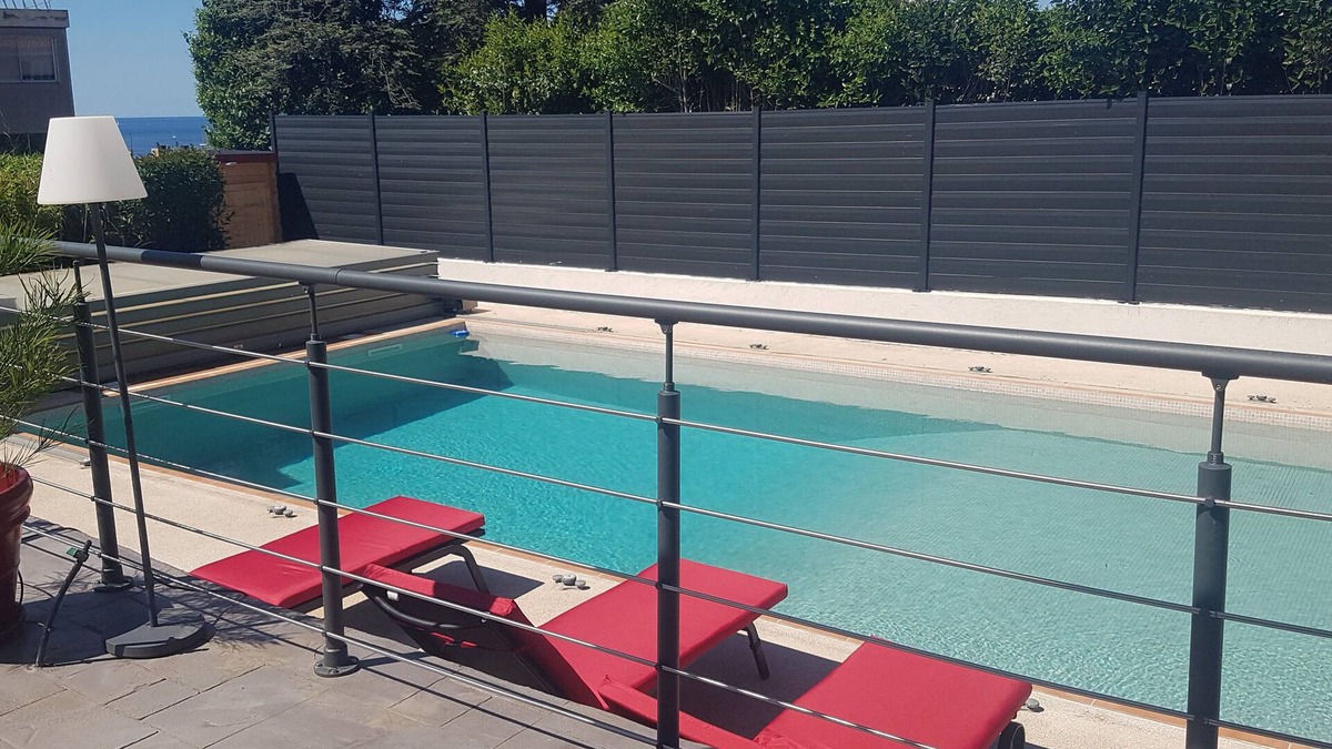 L'Estaque Bed & Breakfast | Independent floor in villa Swimming pool