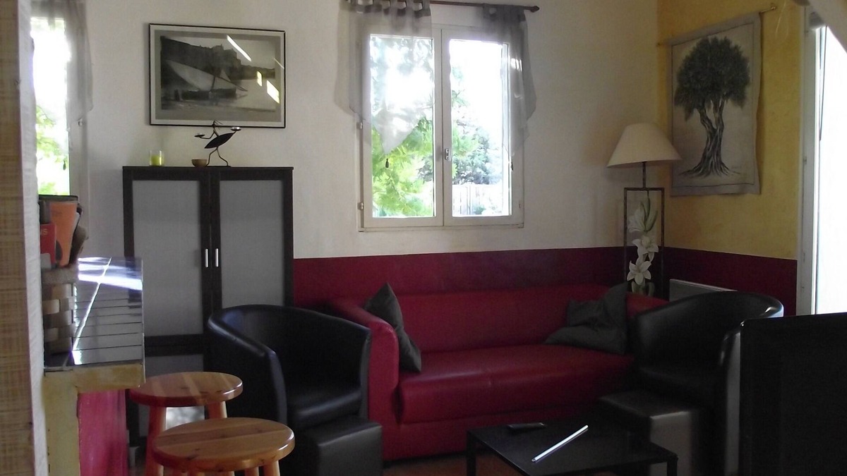 Vingrau Apartment | Independent Garden Apartment, Pool