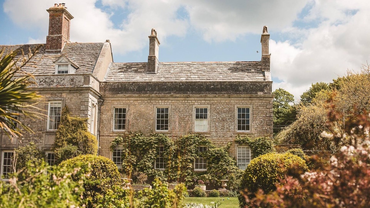 Corfe House | Independent Garden Wing of Dorset country house