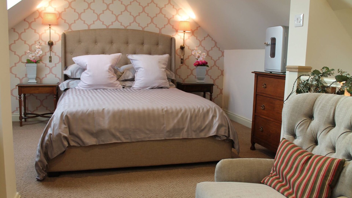 Briggswath Apartment | Independent guest suite, with en suite shower, kitchenette - STEAM CLEANED