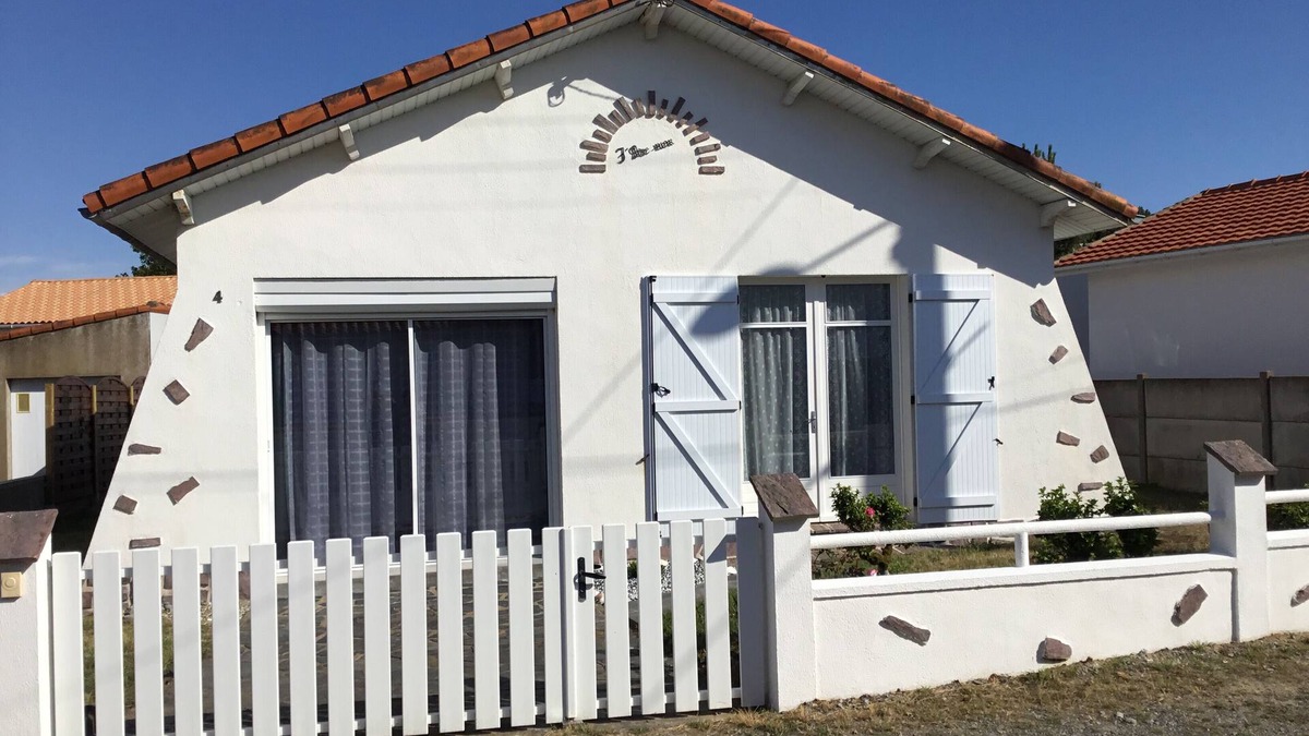 La Plaine-sur-Mer House | INDEPENDENT HOUSE CLOSE TO SEA AND PORT LA GRAVETTE 50 M