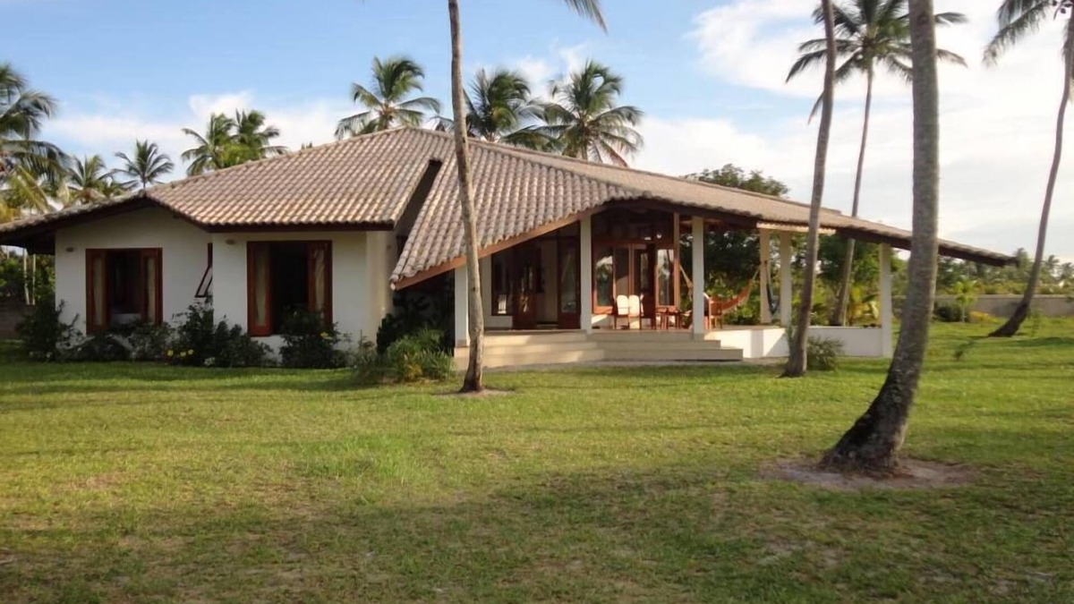 Santa Cruz Cabralia House | independent house in a private residence with pool and direct beach access