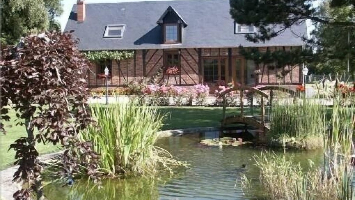 Le Thuit-de-l'Oison House | INDEPENDENT HOUSE 'hydrangeas' more than 50 varieties of hydrangeas