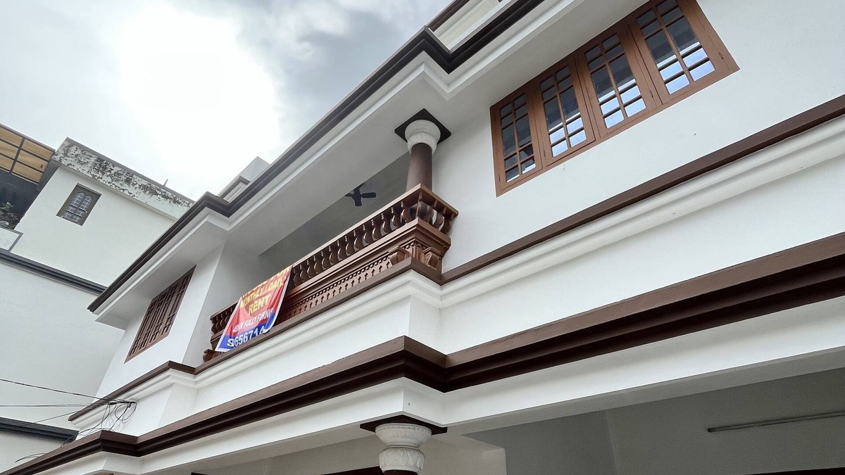 Kochi House | Independent house to the centre of city.