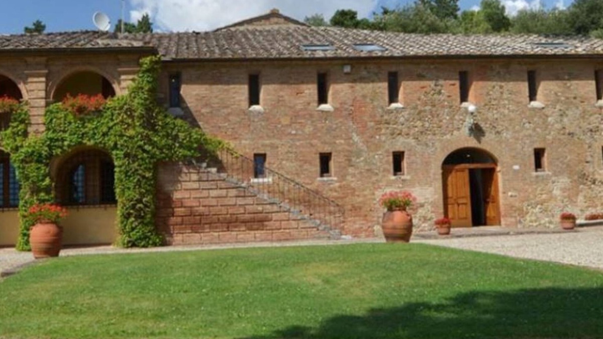 Monteroni d'Arbia Villa | Independent villa with wonderful view. Pool. Up t 22 guests