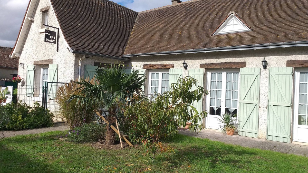 Veuves House | Independent room B & B with garden near the castles of Loire.