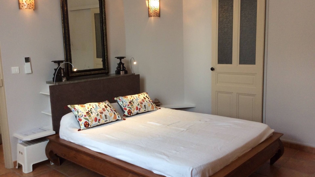 Faubourg House | Independent room in character town house.