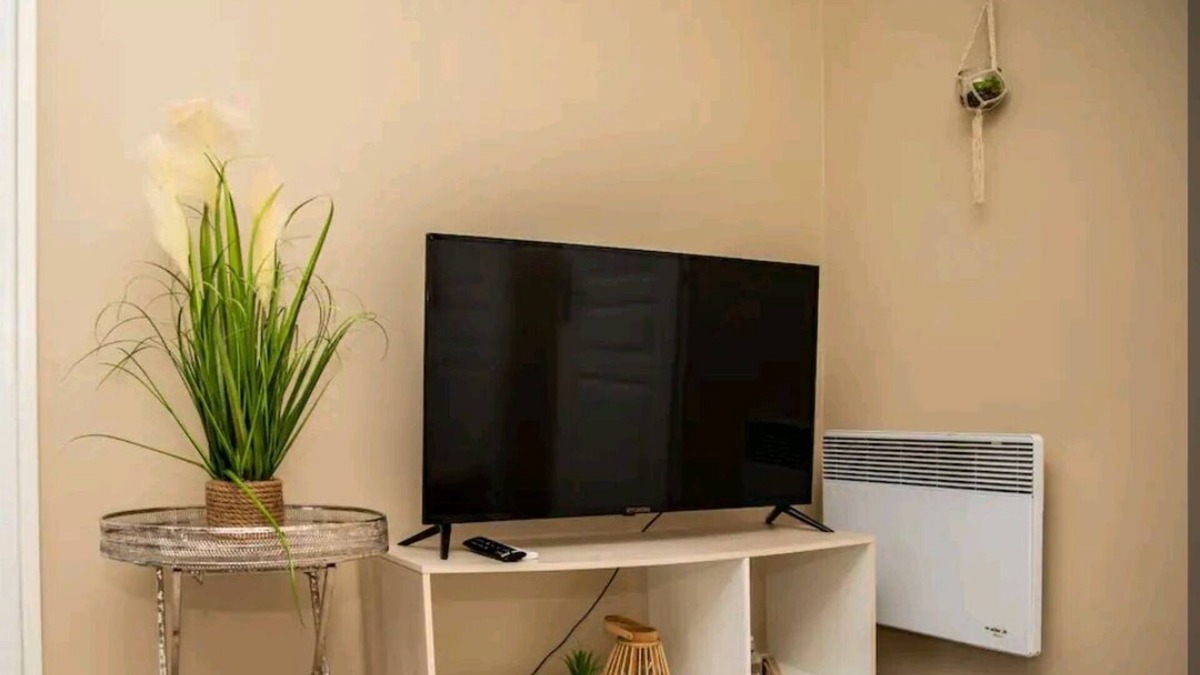 Tignieu-Jameyzieu Apartment | Independent studio in villa with swimming pool