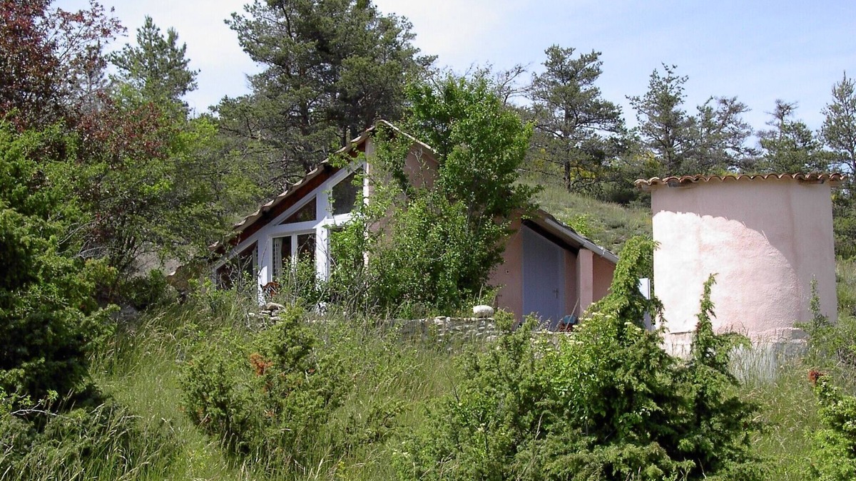 Oze House | Independent unusual cottage, quiet, countryside in kind, 2 people.
