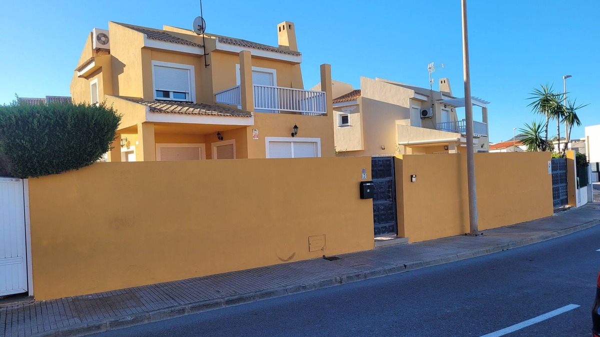 Cartagena Ski Chalet | Independent villa 50 meters from the beach and coves