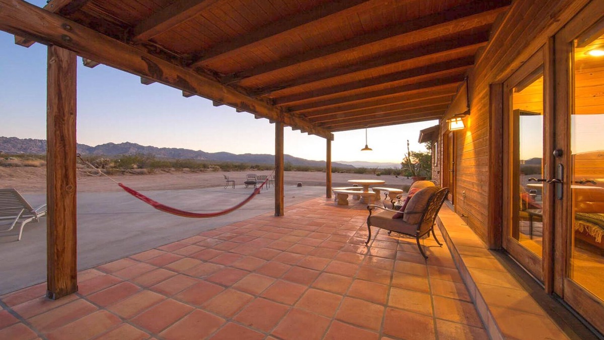 Indian Cove Cabin | Indian Cove Ranch, Joshua Tree on the Border of National Park-Hot Tub-Pool-WiFi