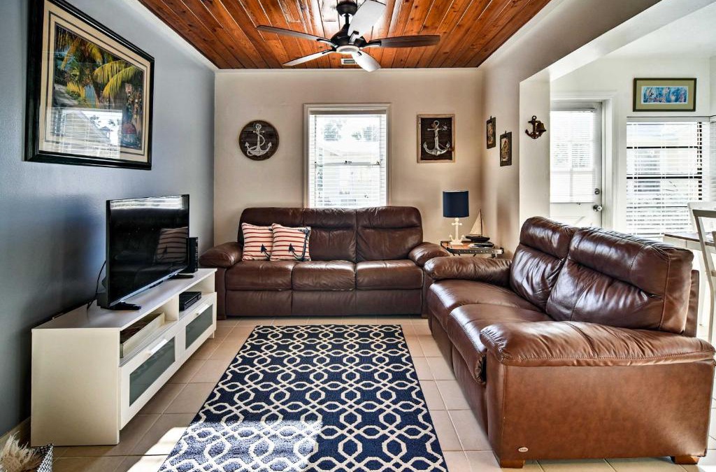 Indian Shores House | Indian Shores Cottage with Cabana - Steps to Beach!