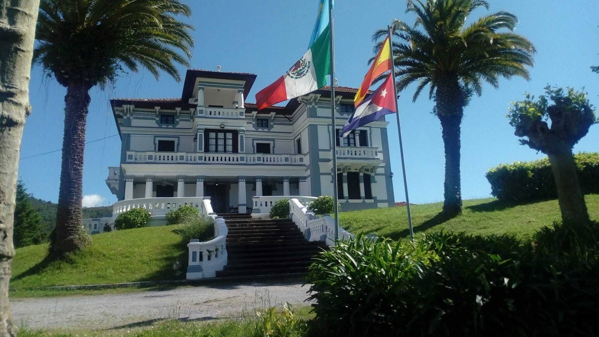 Malleza Villa | Indian villa, large garden and swimming pool, for large groups, 30 m from the beaches