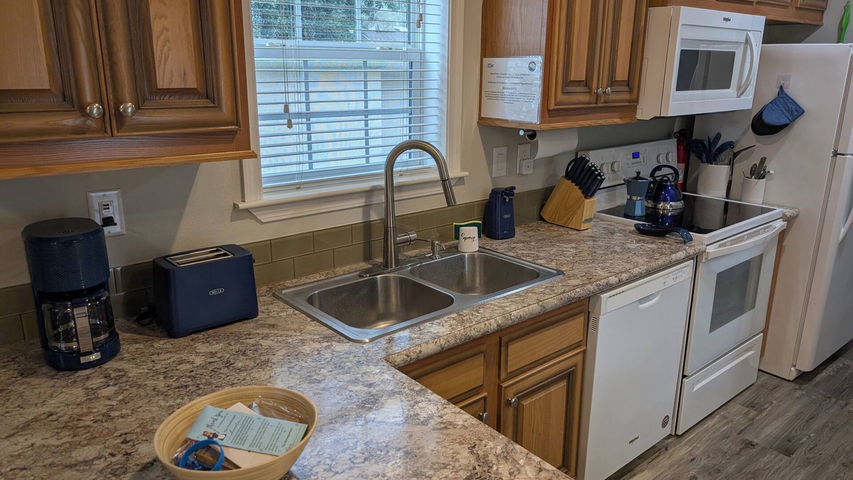 Deltona Lakes Cabin | "Indigo Lodge" Central AC, WiFi. Luxury Italian furniture.Free parking.Quiet.