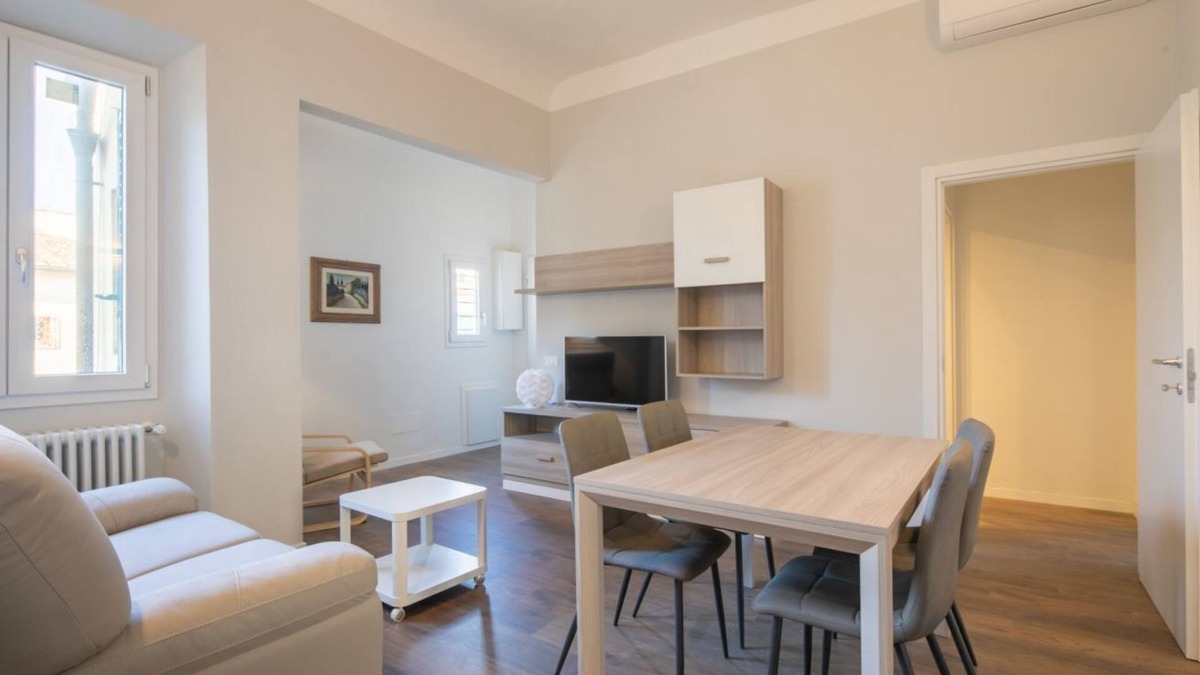 San Lorenzo Apartment | Indipendenza House in Florence by Mmega