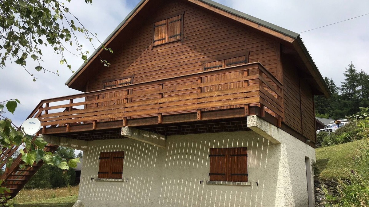 La Morte Ski Chalet | Individual rents large wooden cabin (80m2) with 4 bedrooms and large living room