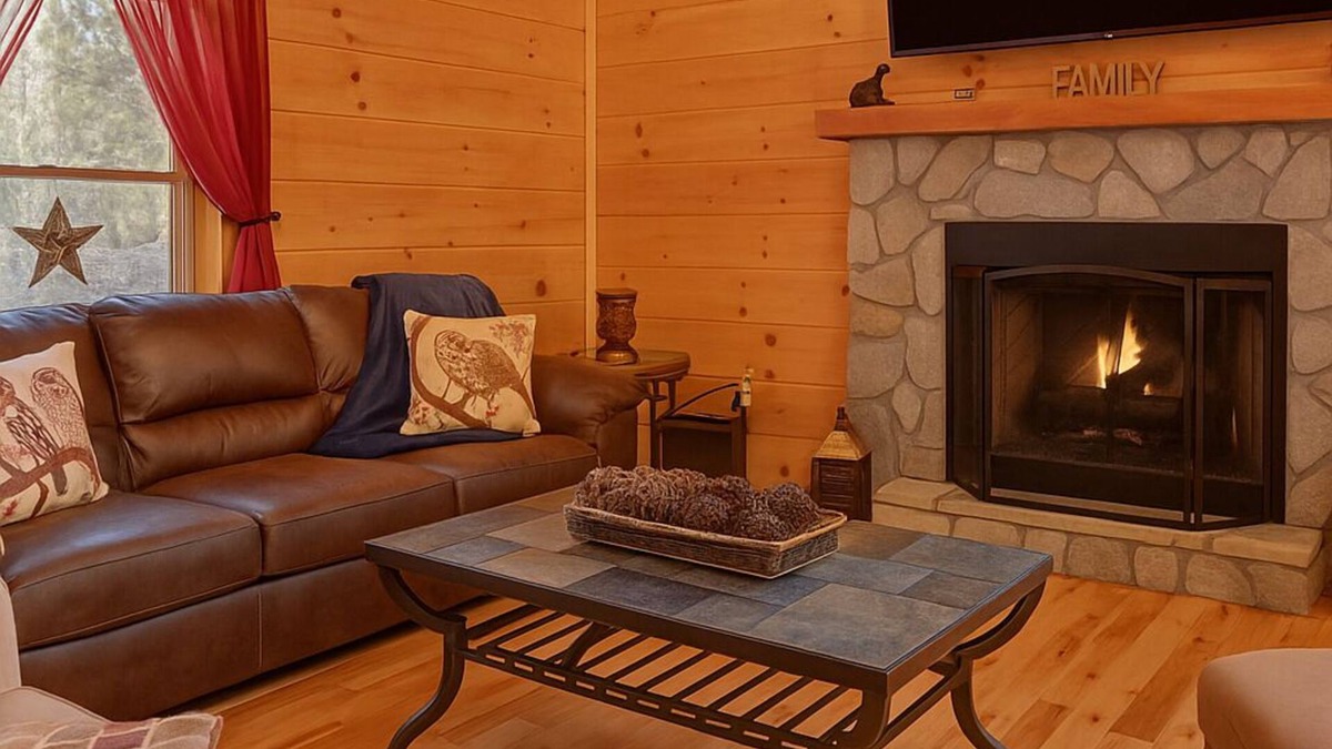 Eagle Mountain Cabin | Indoor Heated Pool - Hot Tub 6 Seater - Fire Pit - Wineries - Pickleball - Gym