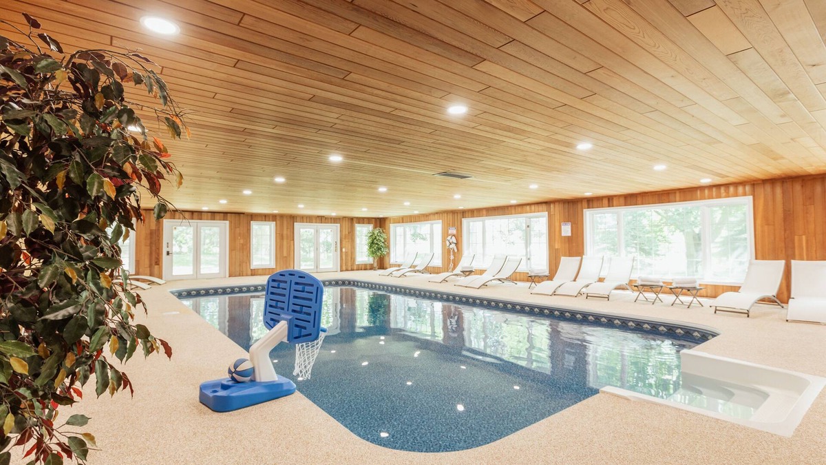 Kawartha Lakes House | Indoor Pool Estate Escape