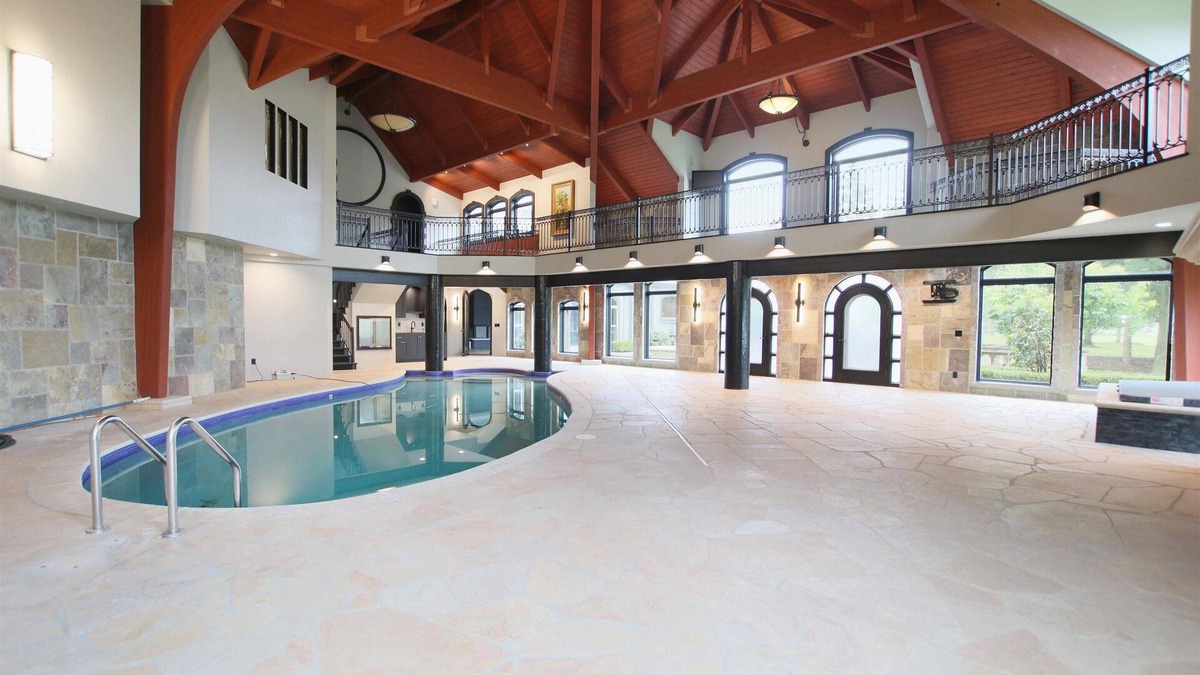 Fond du Lac House | Indoor Pool-Golf Simulator-RaceCar Simulator-HotTub-Movie Theatre-Pool Tables