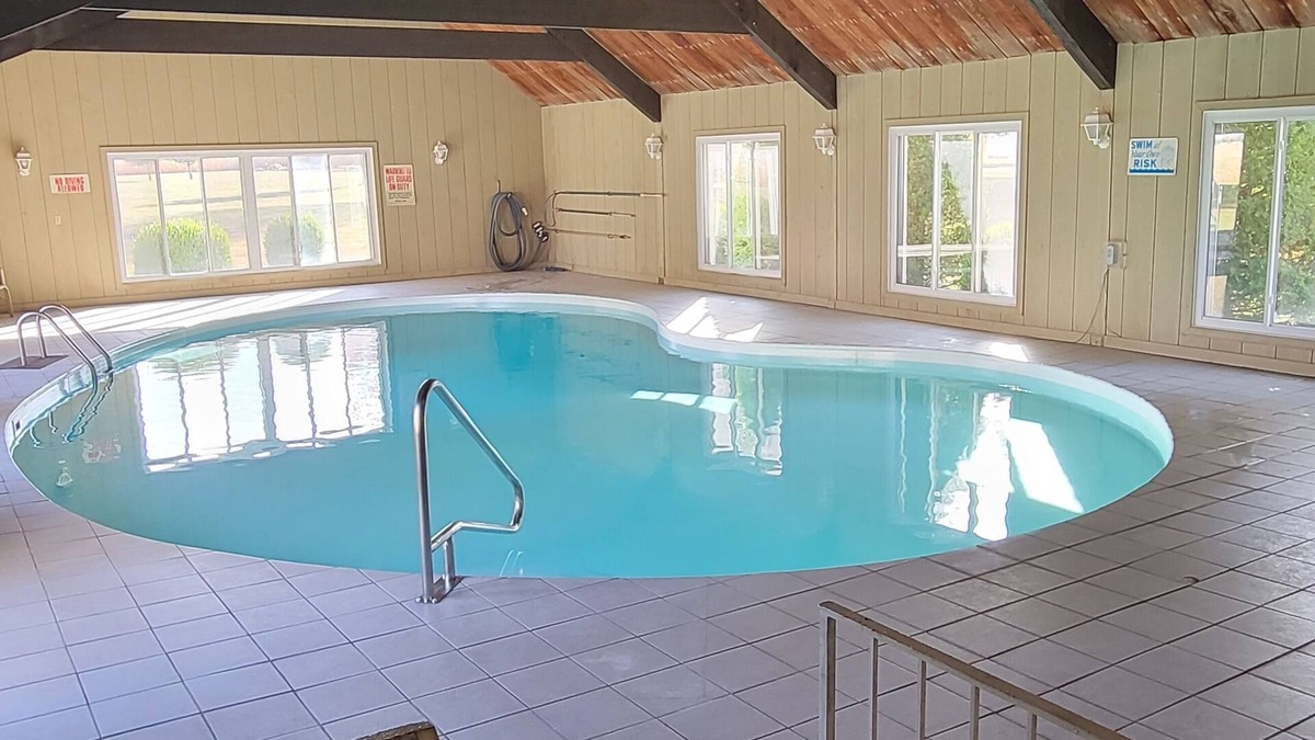 Winchester House | Indoor Pool, Hot Tub, Fireplaces, Golf, Park-like setting. Family Reunion Place!