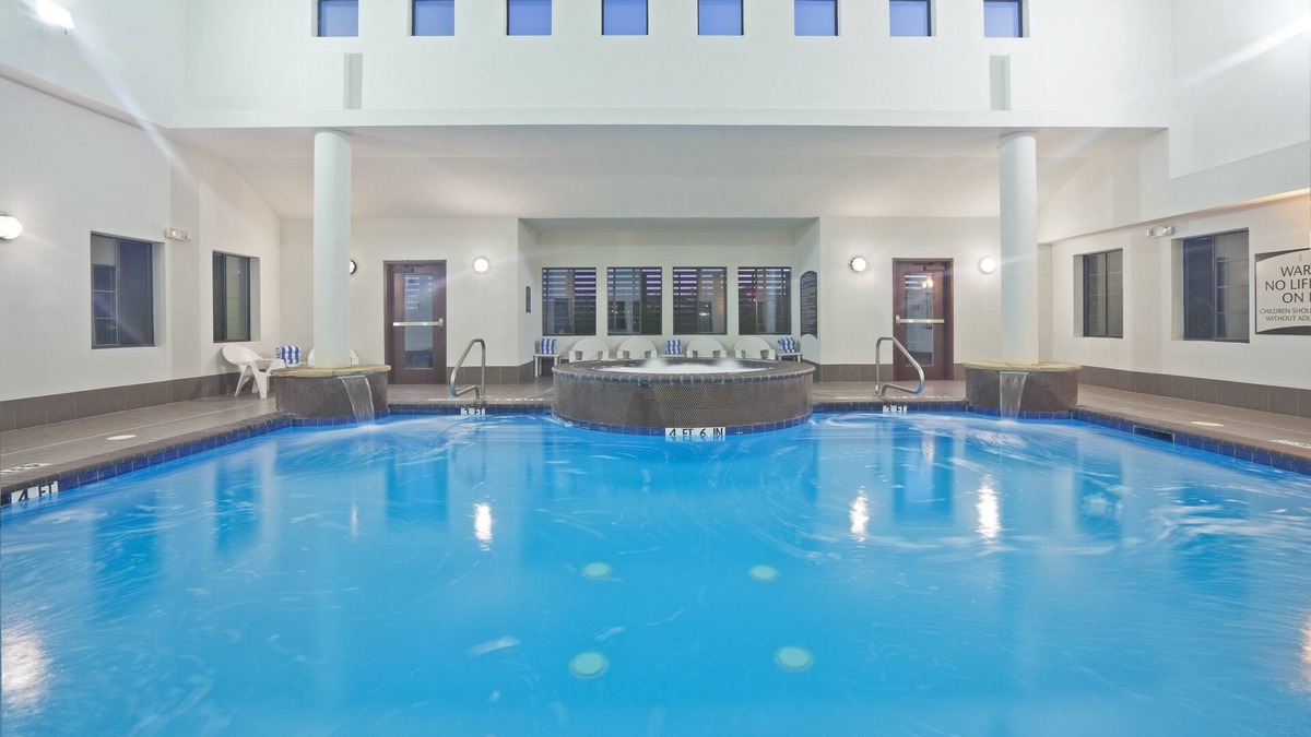 Plano Condo | Indoor Pool + Wi-Fi | Fully Equipped King Suite