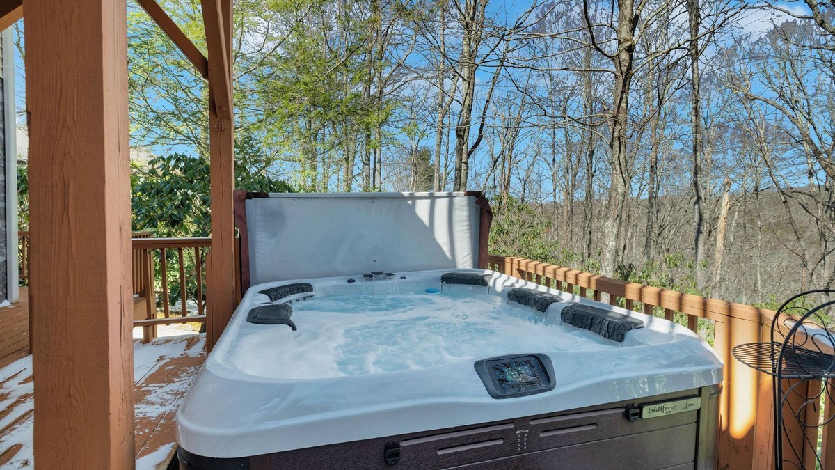 Newland House | Indoor Sauna, Hot Tub & Golf