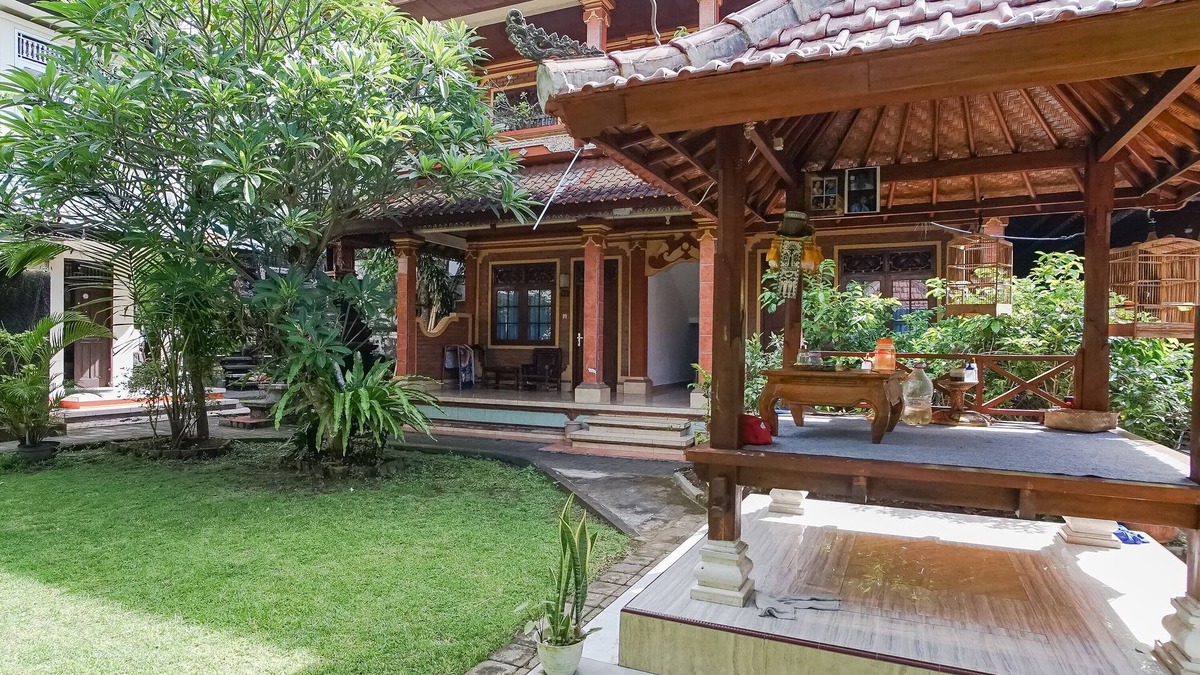 Sunset Road House | Indopurejoy House - Komala Indah Cottages - Hostel