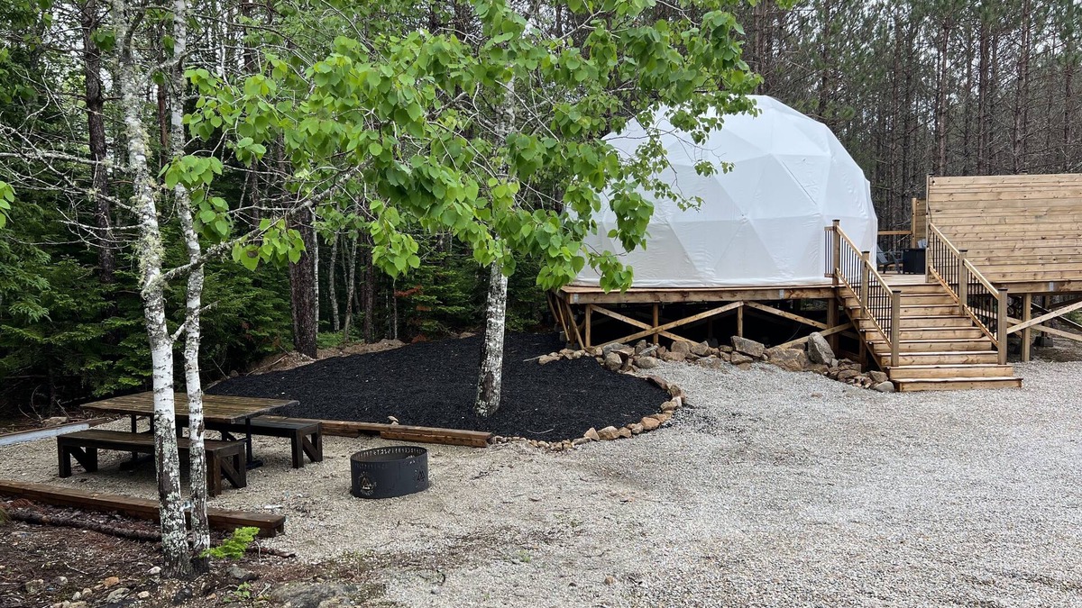 New Ross Cottage | Indulge in luxurious bliss : private Hot Tub, kayaking. So much more