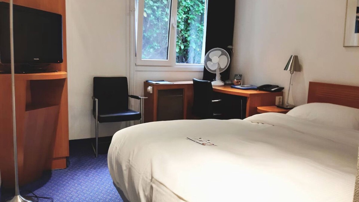 Municipality of Zutphen Hotel | Indulge in Relaxation in a Stylish Room Close to Stedelijk Museum Zutphen