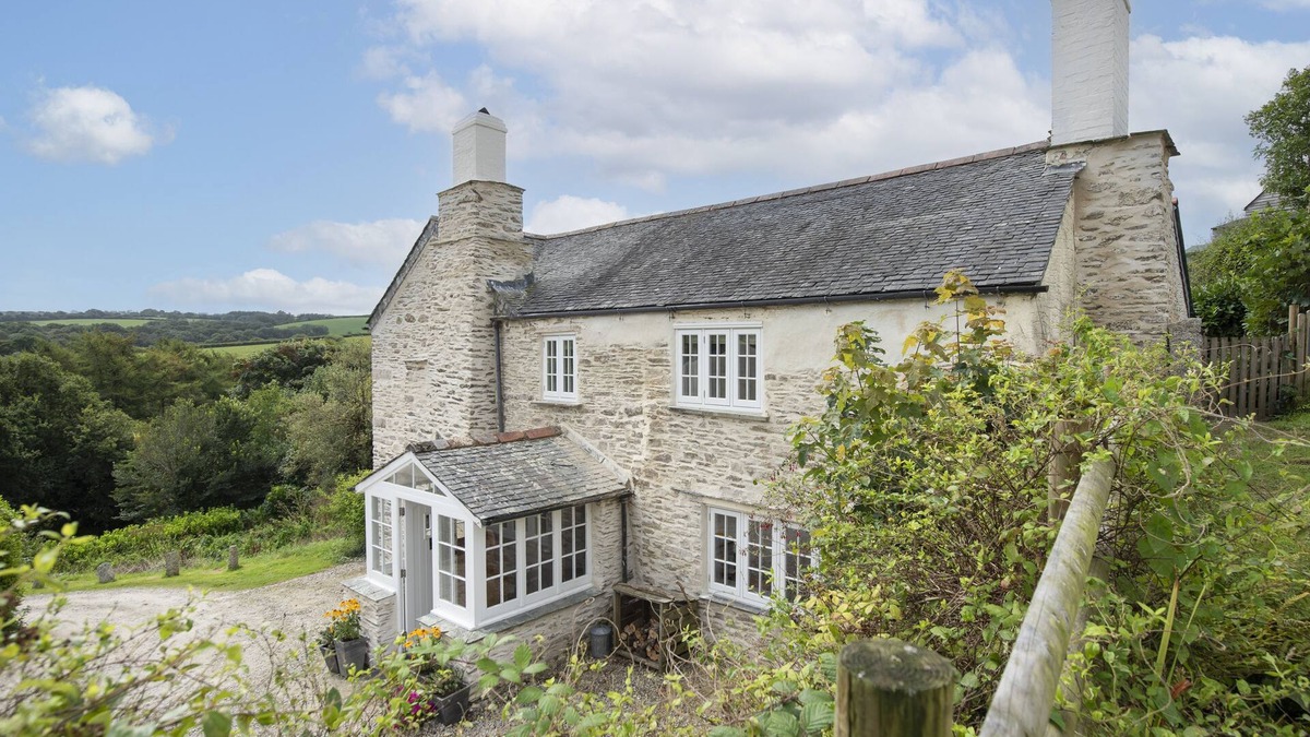 Liskeard Cottage | Indulge in ultimate luxury with a family escape to this quintessentially Cornish cottage. Oozing wit