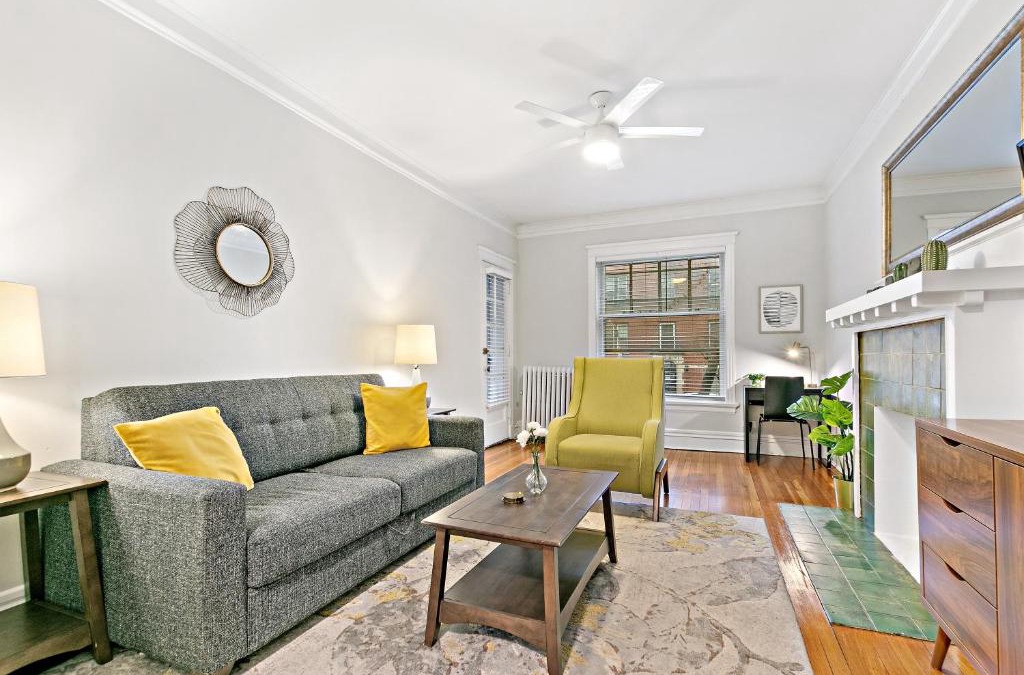 Boystown Apartment | Indulging 2BR Apartment in Festive Boystown - Buckingham 1