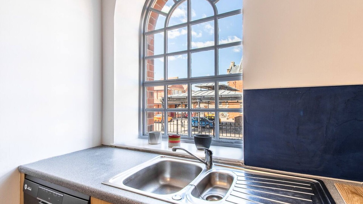 Newark Apartment | Industrial 2 bed apartment in central Newark