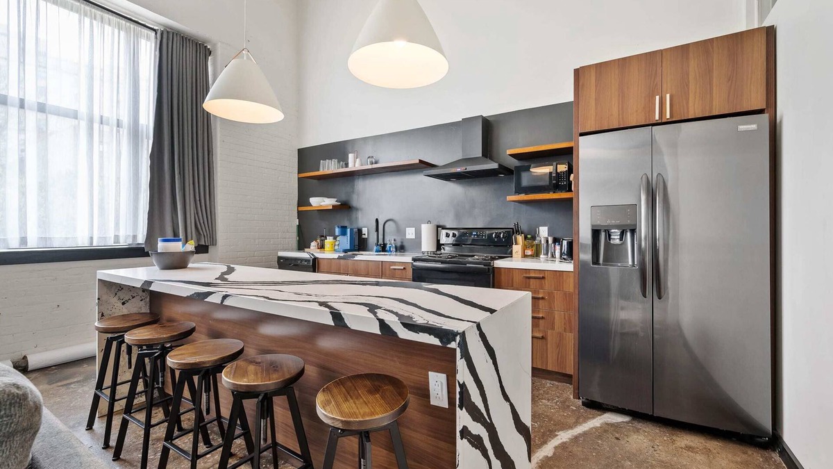 North Oakland Apartment | Industrial Loft 3 min to Hillman Cancer Center Sleeps 6