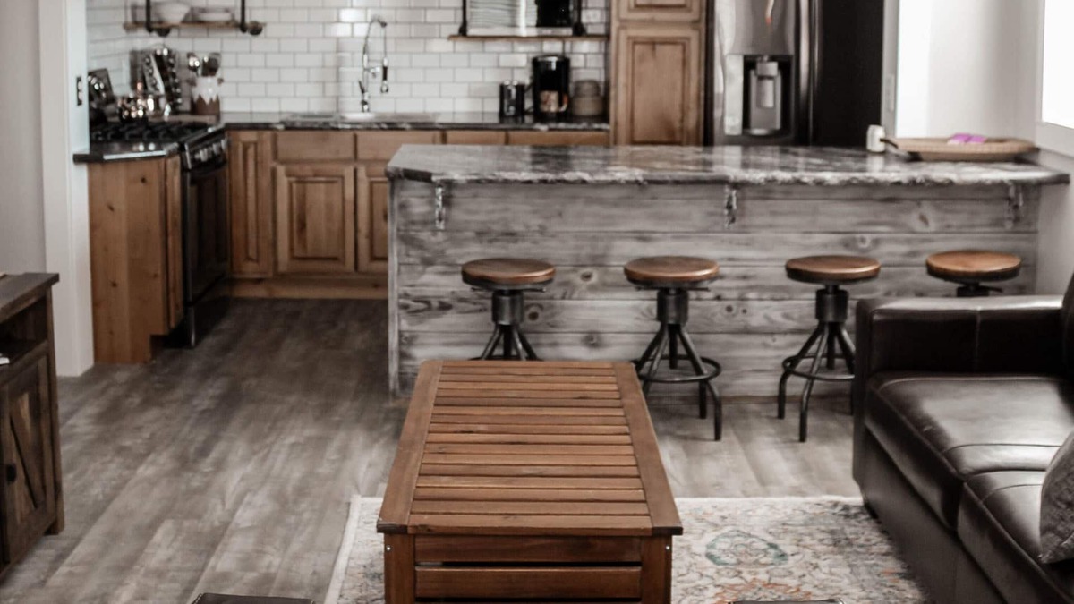Springville Apartment | Industrial Luxury apartment - Newly remodeled and Sparkling clean!