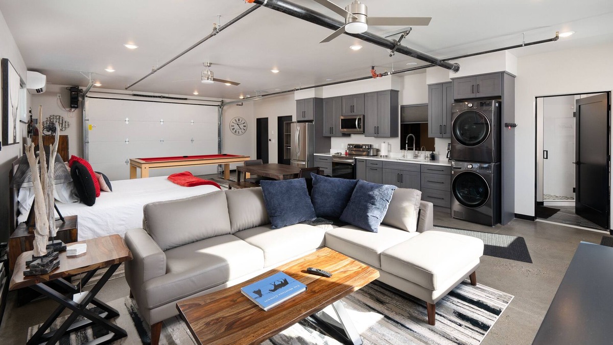Four Corners Condo | Industrial Retreat Where Recreation Abounds! Dogs OK, Pool Table, BBQ & More!