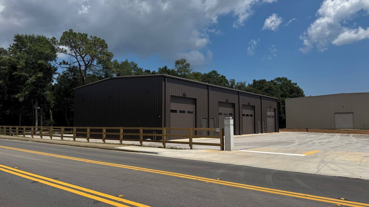 Northwest Pensacola House | Industrial Warehouse Loft