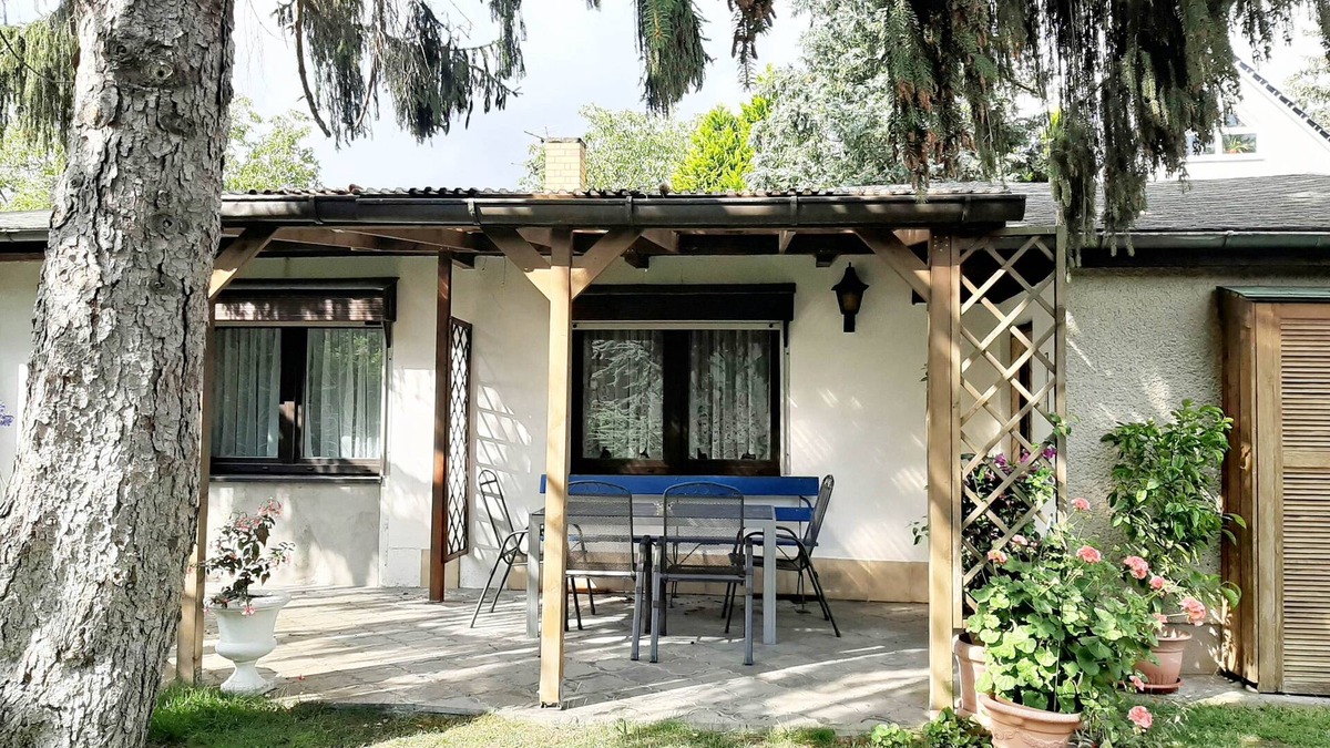 Marzahn-Hellersdorf House | Inexpensive in Berlin, in a residential area close to nature in the district of Mahlsdorf.