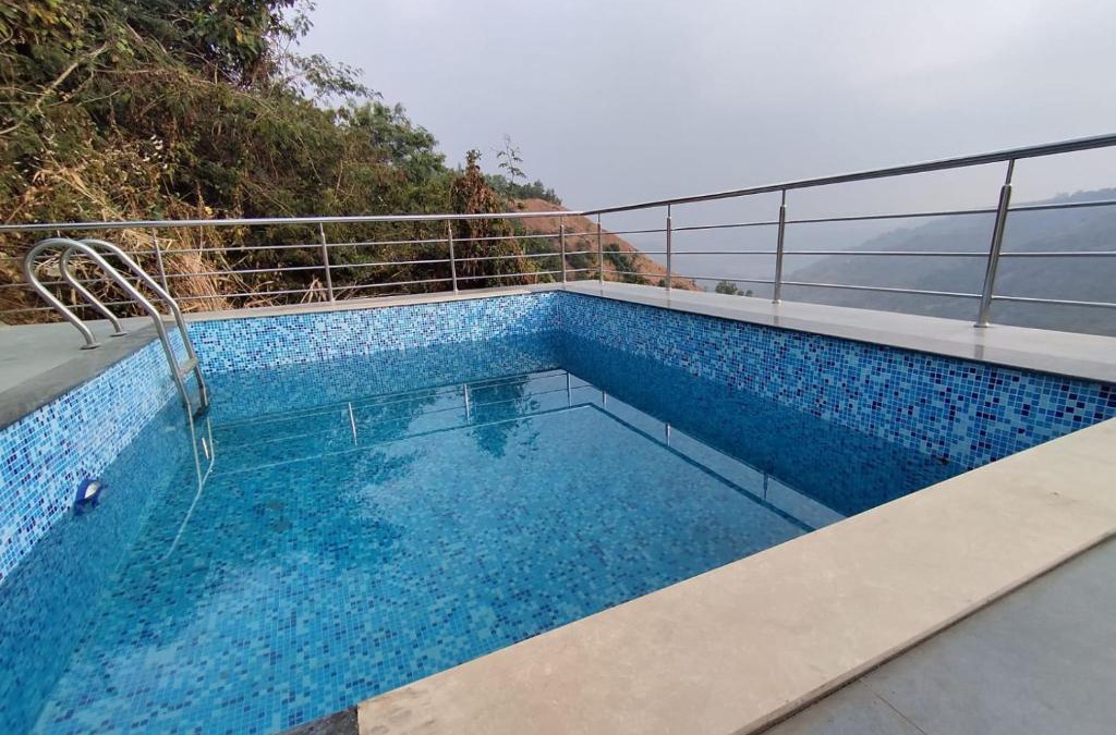 Panchgani Hotel | Infiniti pool rooms at Panchghani