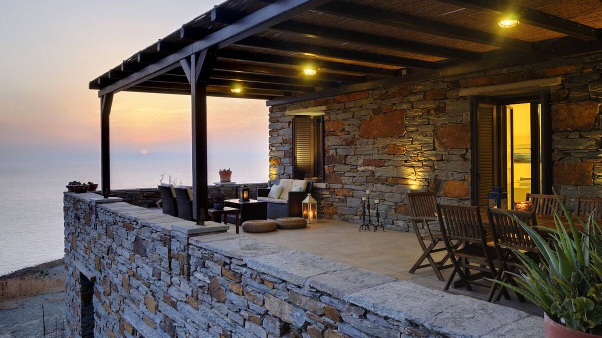 Pisses Apartment | Infinity Beach Apartmt, absolute isolation & tranquility, edge-of-the-sea!