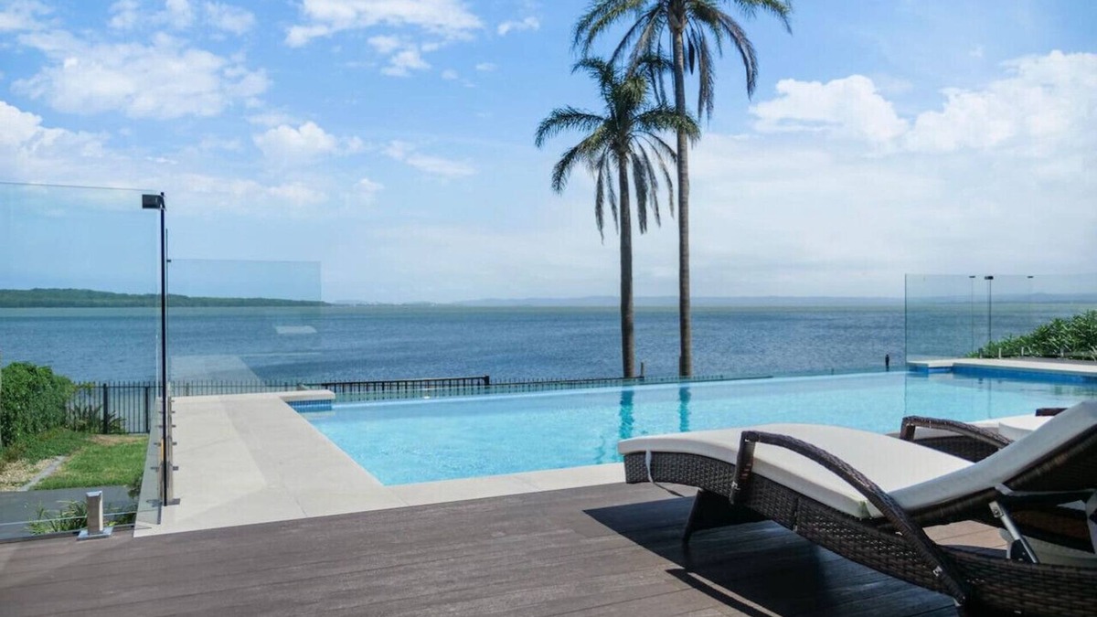 Central Coast Villa | Infinity on Moss Panoramic Lakefront 6 BDRM Villa